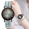 Montre-bracelets à la mode Femmes Horloge Élégante montre une élégance avec un grand nombre à cadran en cuir en cuir Mouvement de quartz pour les filles
