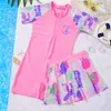 Meninas de banho infantil garotas Rashguard definem roupas de banho de manga curta graffiti macacão impresso + saia infantil guardas de natação de nadar