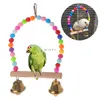 Bird swing mâcher des jouets Parrot suspendu cage jouet en bois naturel perchoir avec perles en plastique cloches pour les petits perroquets