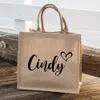 Gepersonaliseerde bruiloft Mevrouw Burlap Tote Bag Bridal Party Retro Beach Tas Bruidsmeisje Custom Jute Tote Bag Literair eenvoudig cadeau