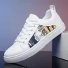 Laarzen plus maat 47 48 nieuwe veelzijdige veelzijdige herenschoenen trend heren lage topbord schoenen casual kleine witte schoenen sneakers heren