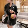 2023 Mulheres Personalidade Graffiti Bolsa de bola redonda PU PU CURILDA CRESCODY Bolsas de corrente acrílica e bolsa de basquete feminina