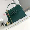 Light Valentnno Bag الرسمية Vsling Style Product Lady Leather Runway Bass Luxury Facs Rughery Crocodile Pattern Napa New Handbag Buckle QX00 S1XU