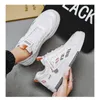 Sapatos casuais 2024 Summer Board Masculino Estudante Versátil Little White Fashion Anti Slip Shunky Sneakers