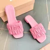 Роскошные тапочки дизайнерские женщины плоские сандалии тапочки MM Pink Fashion Banquet Летние кожаные сандалии многоцветные пляжные тапочки Mule