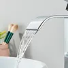 Chrome High Style Enkel handtag Vattenborstat nickel Badrum Bassängen Kran Vattenfall Spout Hotcold Sink Mixe Tap Basin Tap