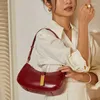 Bolsas de ombro Yanatari Designer Bolsa de luxo Red para mulheres Couro genuíno Half lua com falhes de cinta de crossbody Fashion