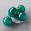 Yüksek kaliteli enerji feng shui dekoratif doğal yeşil florit kristal topu sağlık tedavi hediyesi