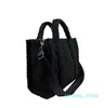 Nuovo Bag di design inverno Portable Design personalizzato Design Orsacchiotto Sherpa Sherpa Grandi borse da bagno per ragazze borsette da donna