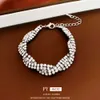 Diamante embrulhada em várias camadas com senso de design de temperamento leve e personalizado, pulseira de celebridades da Internet na moda para mulheres para mulheres