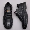 カジュアルシューズ本革のメンズアンチスキースニーカーの男性ハイキングザパトスhombre sapatos masculino schoenen chaussure homme