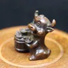 Cuivre antique chinois feng shui mignon taureau petite statue ornement de bureau zodiaque animal figurines tea animal de compagnie décorations de maison artisanat