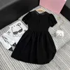 Grundläggande avslappnade klänningar Designer Kvinnaklänning 2024 Ny lapptäcke Organza Studded Pärla Loop Bubble Hylsa Midjeband Puffy Dress Kjol