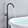黒い床立面蛇口浴槽シャワー蛇口ホットコールドウォーターミキサータップシンプルなシンルゲハンドルバス浴槽の浴室シャワーセット