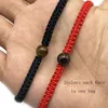 Braccialetti di fascino 12 pezzi da 8 mm Tiger Occhi di pietra Bracciale in rosso e nero ha la funzione della protezione dell'esorcismo che gli uomini donne hanno dato come regali