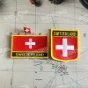 Patches de bordados da bandeira nacional da Suíça e escudo de crachá e pino quadrado um conjunto na decoração de mochila de braçadeira de pano