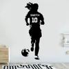 Picker di football personalizzato Girl Girl Soccer Wall Adesivo in vinile per la casa Decals sportiva Nome della squadra personalizzato e numero murale G006