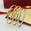 Joyas de moda vendidas con embalaje de caja Jewelr clásico brazalete de uñas de diamantes de lujo para niñas brazalete de brazalete