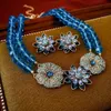 Vintage médiéval avec un collier à double couches à fleurs incrustées en diamant, une sensation légère et haut de gamme, une chaîne de pull, une décoration de collier exagéré de niche