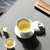 Plateaux de thé en porcelaine blanche tasse de bol recouvert à la main.