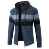 Męskie swetry grube kontrastowy kolor SWETER Zimowe płaszcze Fashion z kapturem plus aksamitne kardigany dzianinowe wełniane skoczek