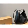 Designer de bolsa de couro vende novas bolsas femininas com desconto nova bolsa