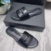 Bayan Ayakkabı Fransa Tasarımcı Metal Toka Sandalet Sandalları Kadın Terlik Örgü Saman Sıkıcı Lüks Kadın Katır Daireler Slaytlar Plaj Tutkun Topuk Flip Flops Yaz