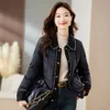 Black Xiaoxiangfeng Short Edition Down for Women's Light Thin 2023 Nowy modny i temperament splicowany kołnierz polo płaszcz zimowy