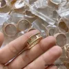 Eleganti anelli di coppia Perlees firma Van a quattro foglie Clover Caleidoscopio Anello a tre colori 18k oro pieno di stelle Diamond Lucky Grass Love for Womens Bijoux Cjewelers