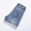 Heren jeans ontwerper lichte luxe en hoogwaardige seizoensgebonden dun gewassen herenjeans, veelzijdige elastische slanke fit kleine rechte been broek Qwex 2S6G