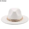 Chapeau pour les femmes d'automne d'hiver Jazz Fedora Chapeaux avec une chaîne de chaîne surdimensionnée de luxe Fashion Sac accessoire en deux pièces 240322