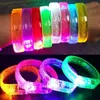Led Rave oyuncak Yomdid 10pcs Glow Bileklikler Led Işık Up Bilezikleri Karanlık Doğum Günü Düğün Partisi Issavatlar 240410