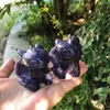 Dekorativa figurer 1pc Natural Crystal Purple MICA Carving Tandlös Baby Healing Energy Gem Cartoon Character Children's Gifts Decoration