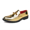Sapatos casuais masculinos de moda palco de boates de patente de couro tásticas de couro para conduzir oxfords sapatos de sapatos de ouro esculpidos calçados calçados de ouro