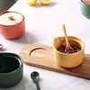 Kreatywny ceramiczny pudełko na przyprawy kuchenne Salt solny słoik przyprawy z drewnianą osłoną i łyżkami akcesoriów kuchennych stojak na przyprawy