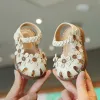 Baskets 2023 Sandales pour enfants d'été mode bébé filles chaussures de marche chaussures à orteil fermé mignon fleur douce semelles enfants chaussures de plage