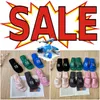 2024 Designer Slides Luxury sandalen vrouwen glijden zwart roze groen grijs zwembad suede strass Velcro gai modeweek feest 35-42