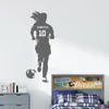 Picker di football personalizzato Girl Girl Soccer Wall Adesivo in vinile per la casa Decals sportiva Nome della squadra personalizzato e numero murale G006