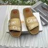 Designer Sandale Luxury Man Woody Clog Mule Flat Sandale Slide Letter Locons Slipper Womans Pink Red Place Summer Place Plateforme Toile Flip Flop