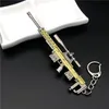 Компания ключей Accessesies Mife Elite Pubg 98K Gun Key Chain для мужчин Akm сплав сплав с сплавными кольцами модель пистолета Ешьте куриные ключевые цепи