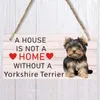 Une maison n'est pas une maison sans un ou panneau de chien yorkshire