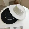 Womens Pearl Chain Fedora High Fashion with Pins Bump Cap Black White Autumen Winter Ladies Fedoras Wide Brim Girl Hat 240401