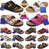 Darmowa wysyłka Birkinstocks Boston Clogs Kapcia Designer Sandały Clog Arizona Slajdes Mężczyźni Kobiety Flip Flip Flops Stock Sliders Fur Cowhide Bute Bue