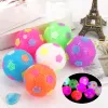 6,5 cm Kid Led Football Bouncy Ball PU klingelt Blitzmassage Ball Fußball Clean Teeth Dog Interaktive Spielzeug