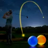 2022 NOUVEAUX balles de golf lumineuses 2pcs menant les balles de golf éclatantes la nuit des balles de golf