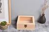 木製の正方形のヒンジ付き収納箱