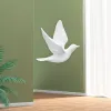 北欧樹脂は鳥の壁の装飾庭のリビングルーム飾り樹脂ぶらぶら鳥を飲み込みます壁アート彫刻の装飾