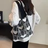 Axelväskor kvinnor mjuk stickad väska stor kapacitet hjärtmönster estetik handväska mångsidig shopping casual pendling