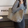 حقيبة Women Fashion HargeCapacity Handbag Student مخطط متخصصة zebra canvas oneshoulder Mommy Bags 240410