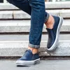 Chaussures décontractées 2024 Sneakers pour hommes entièrement apparentés Hommes classiques en cuir authentique masculin confortable à la conduite de chaussures de mode